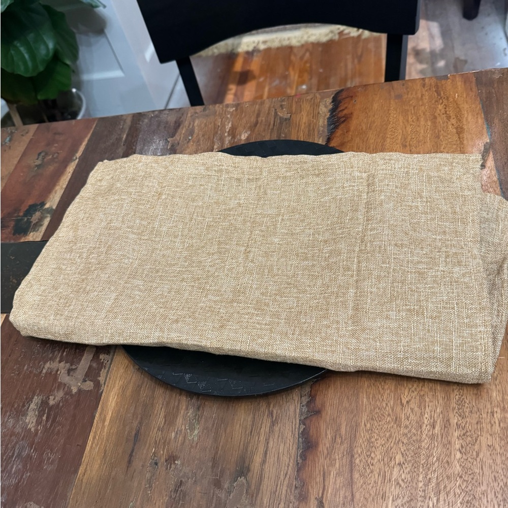 Set of 8 Laura Ashley table napkins. NWOT